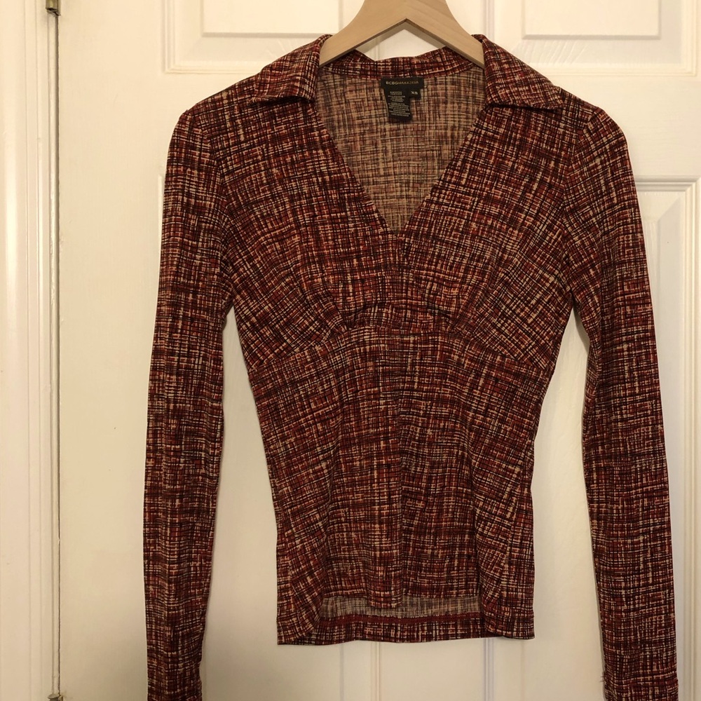 BCBG MAXAZRIA shapely v-neck